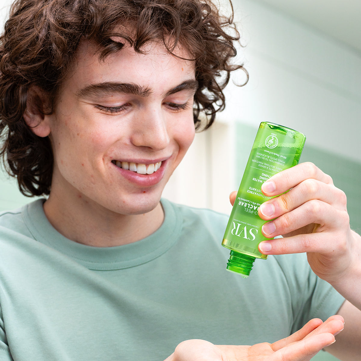SEBIACLEAR Micro-Peel Essence